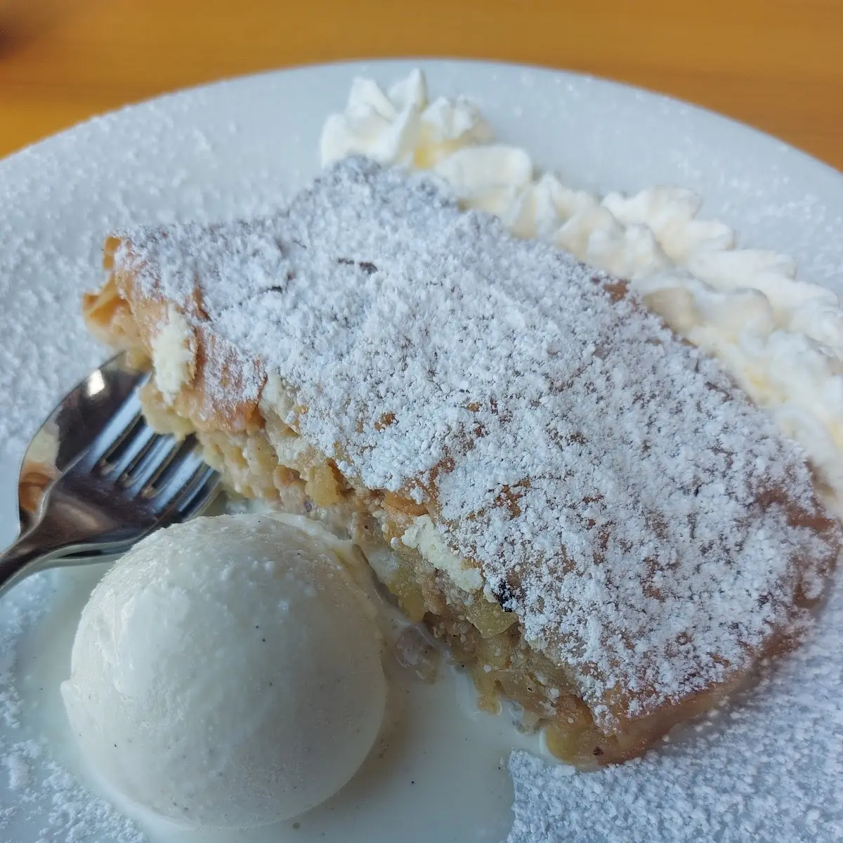 Apfelstrudel Mit Vanilleeis