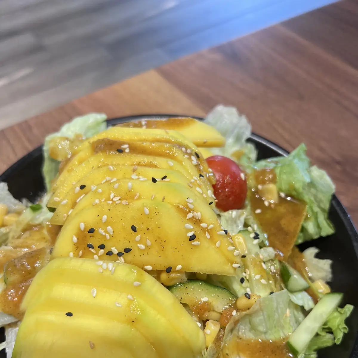 Salat Mit Avocado Mit Mango Mit Hühnerfleisch