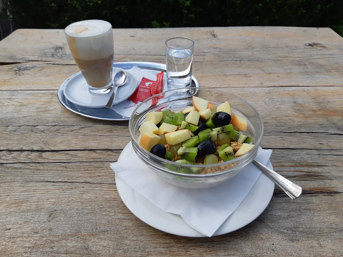 Joghurt Mit Granola Und Früchten