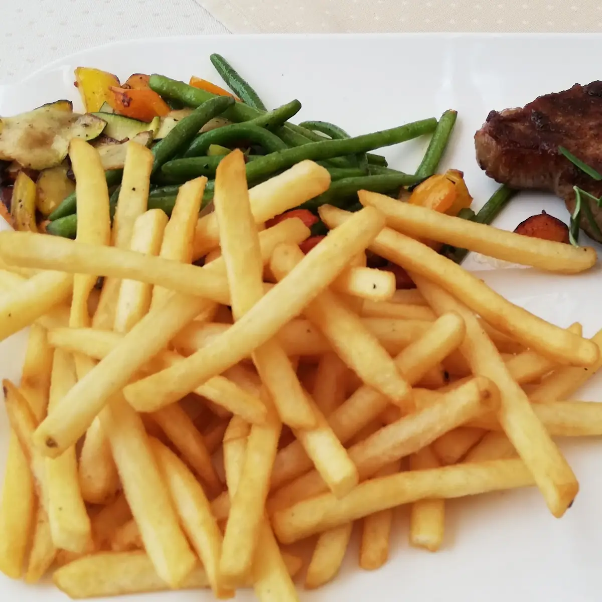 Steak Mit Pommes Und Grünen Bohnen