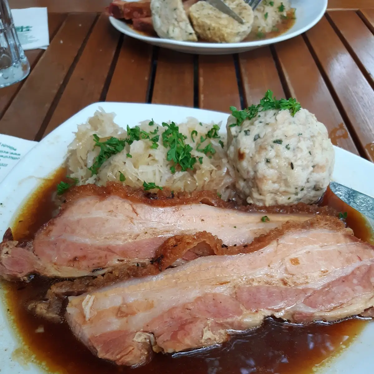 Schweinsbraten Mit Knödel Und Kraut