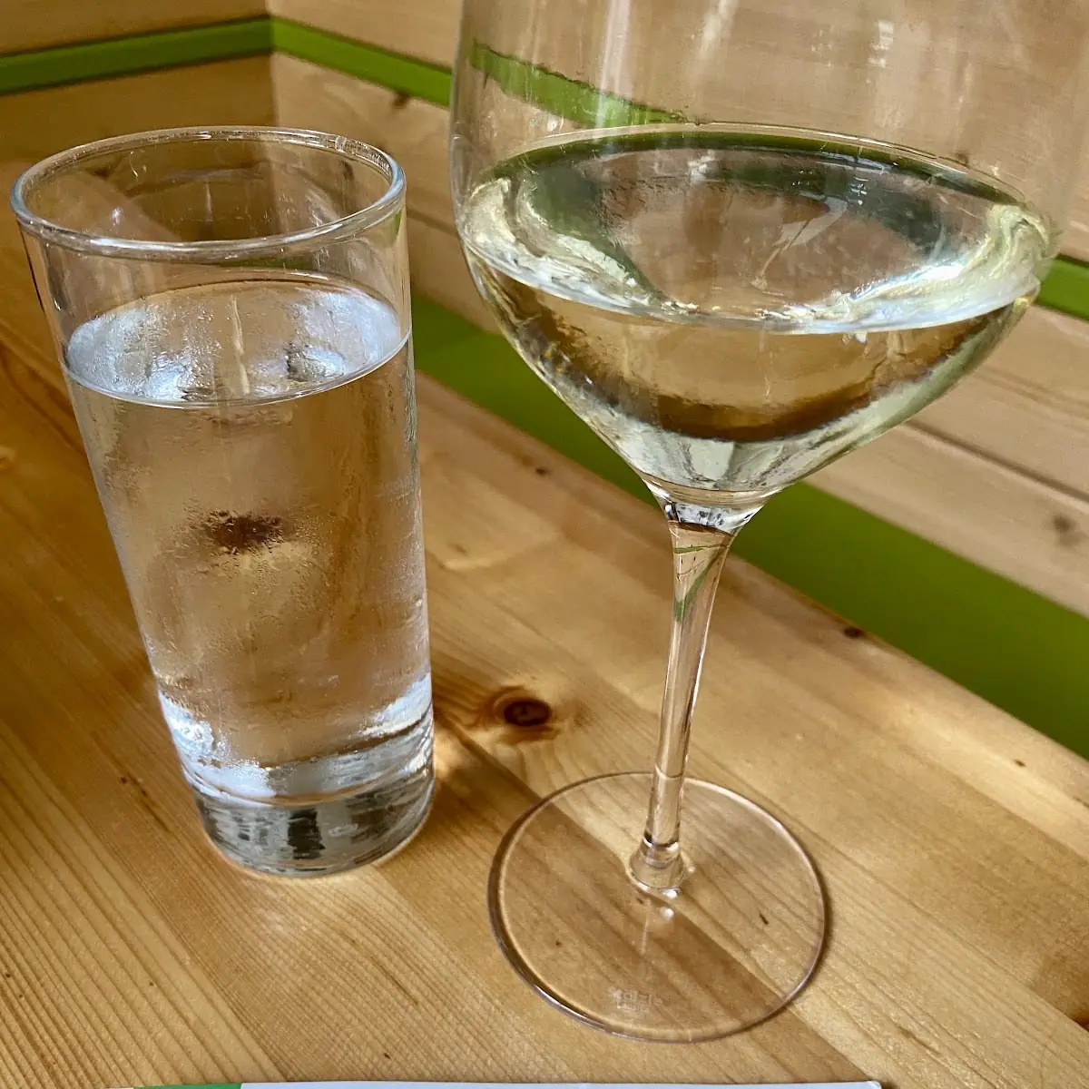 Weisswein Und Wasser