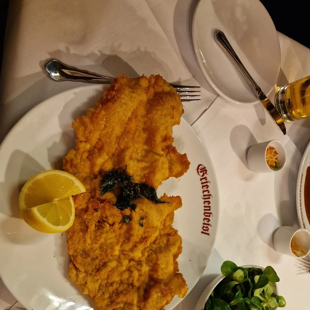 Das Wiener Schnitzel Vom Kalb Blattsalat & 자우어크라우트