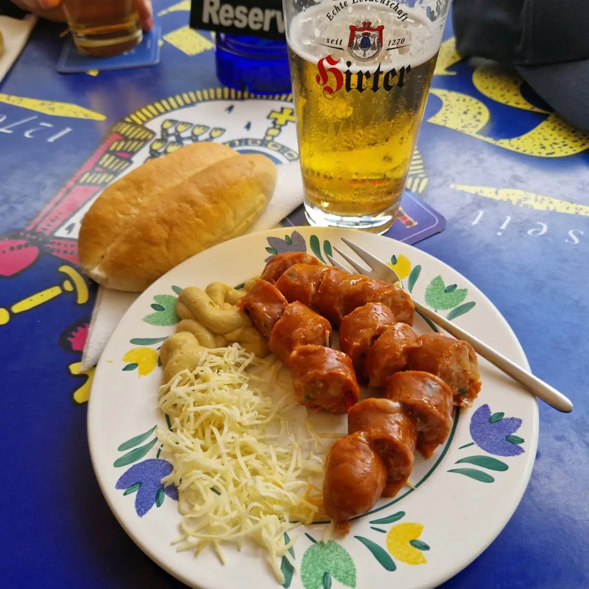 Scharfe Käsekrainer Mit Senf Und Kren