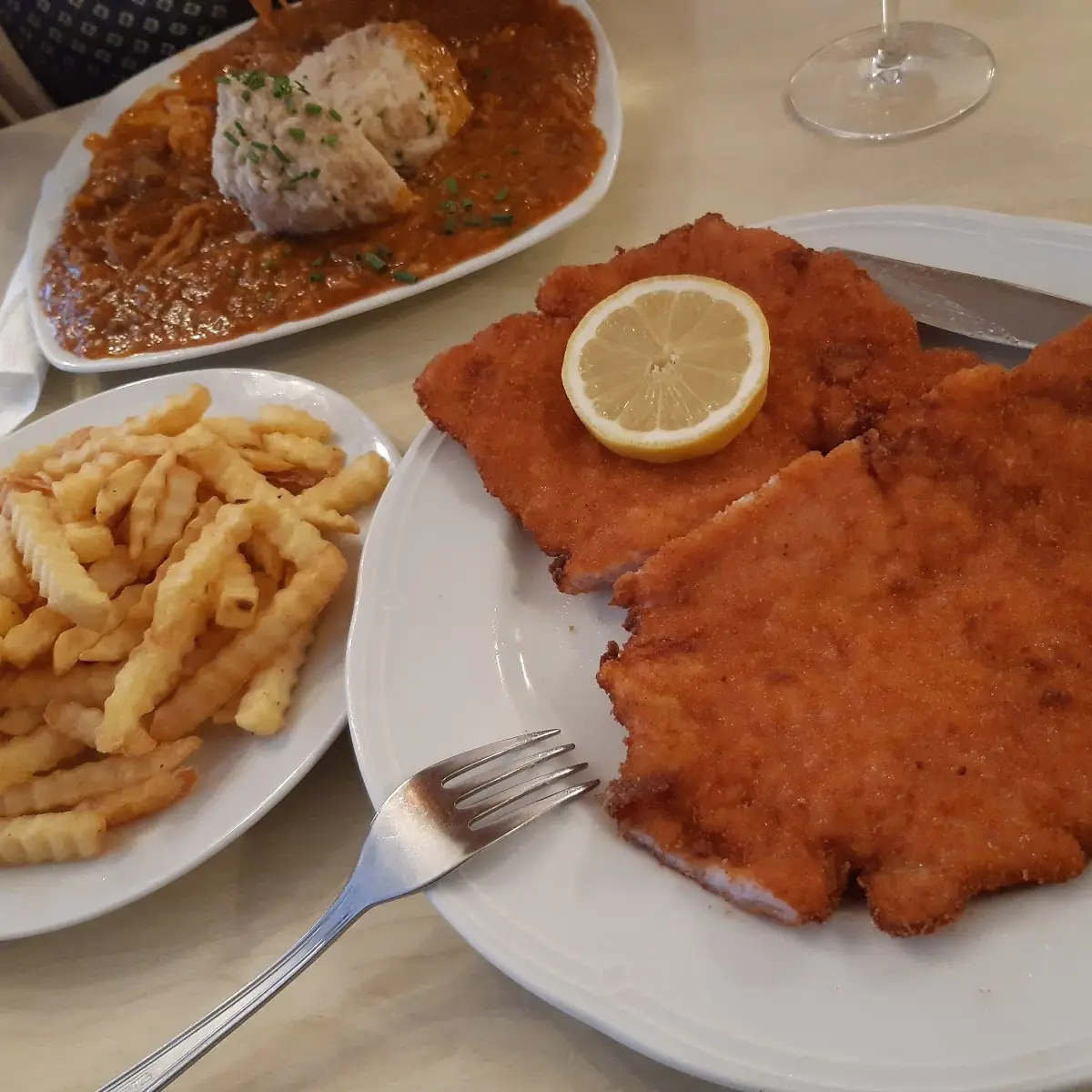 Surschnitzel Mit Salat