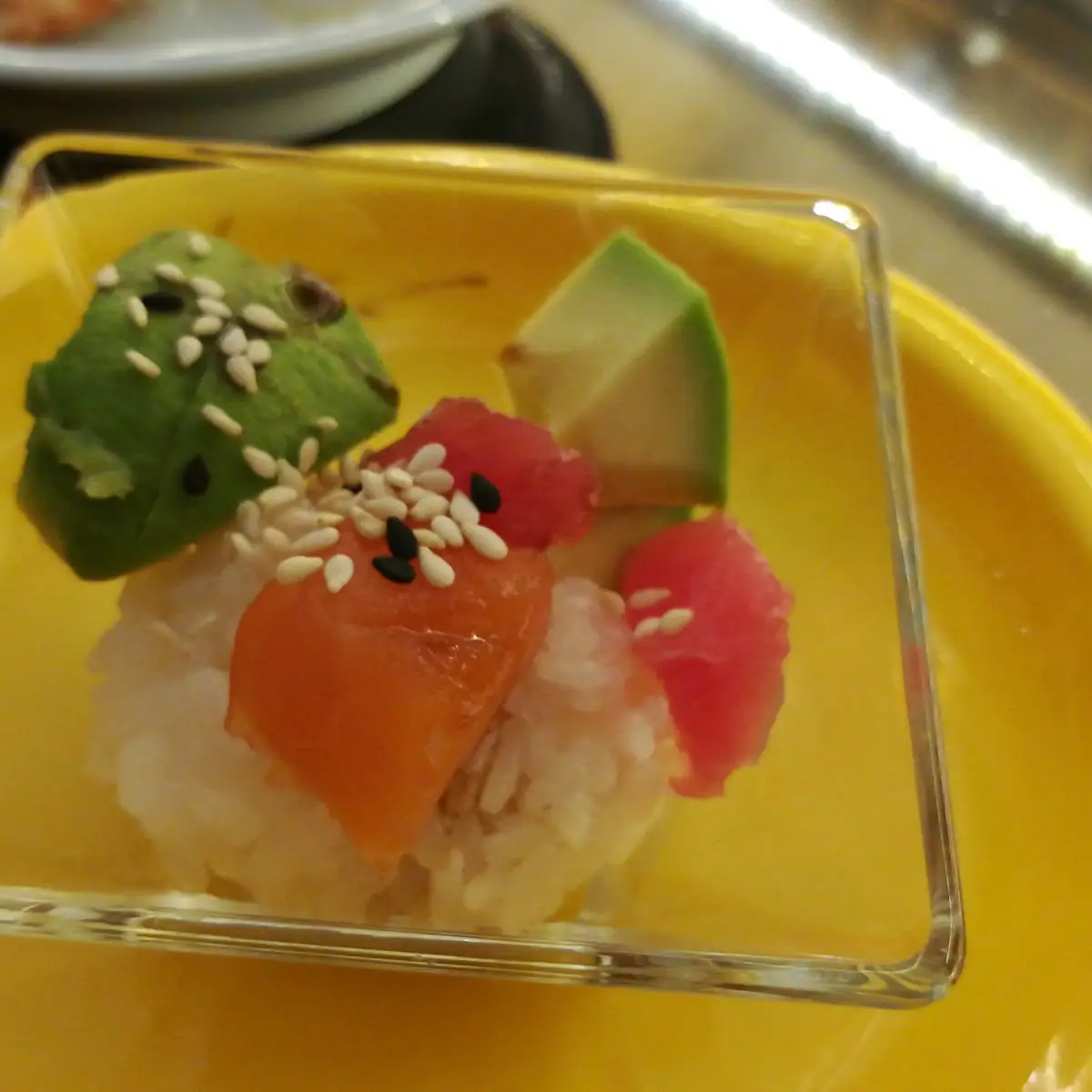 Gemischtes Sashimi (12 Stück)