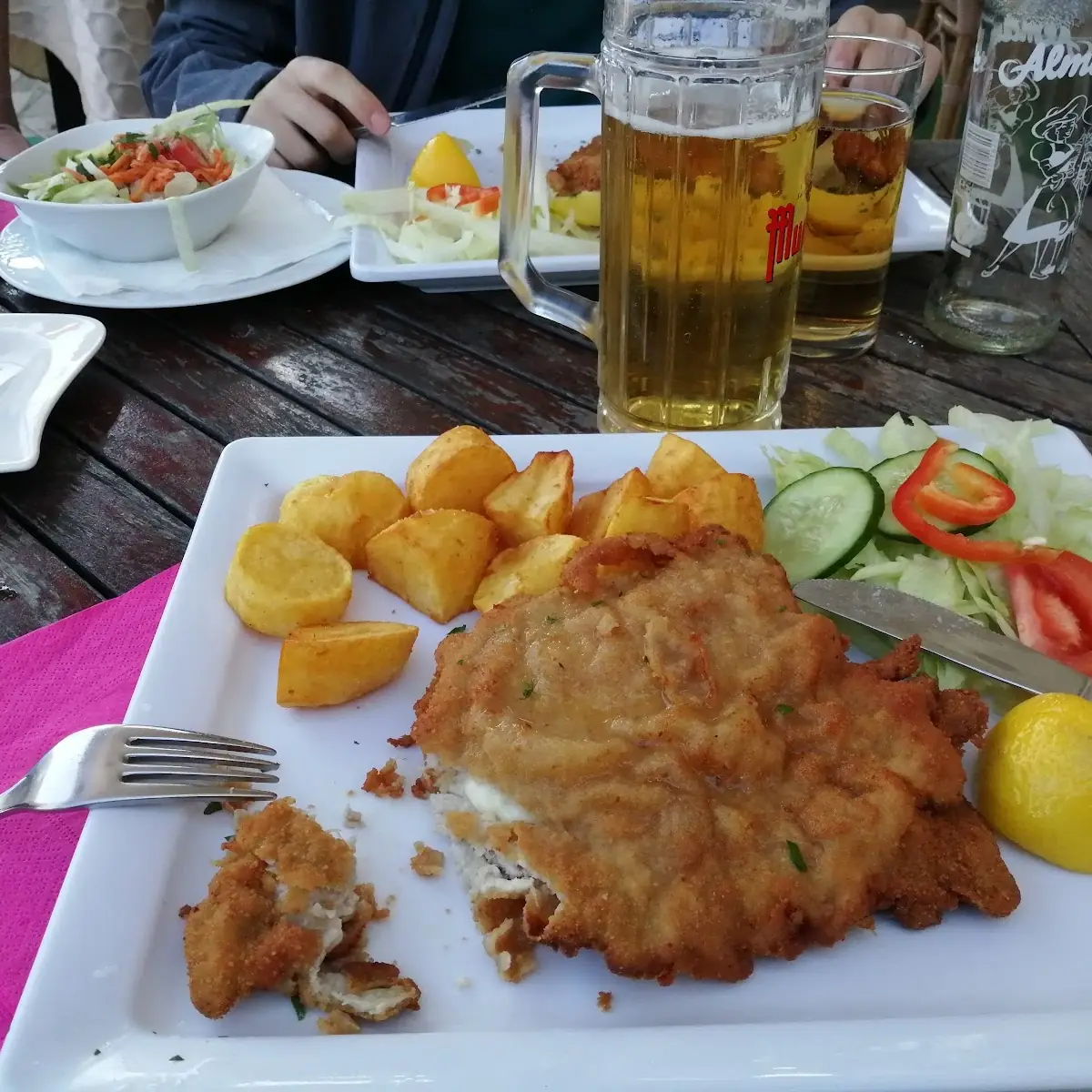 Gebackene Leber Vom Schwein Mit Petersilikartoffel Und Haussalat