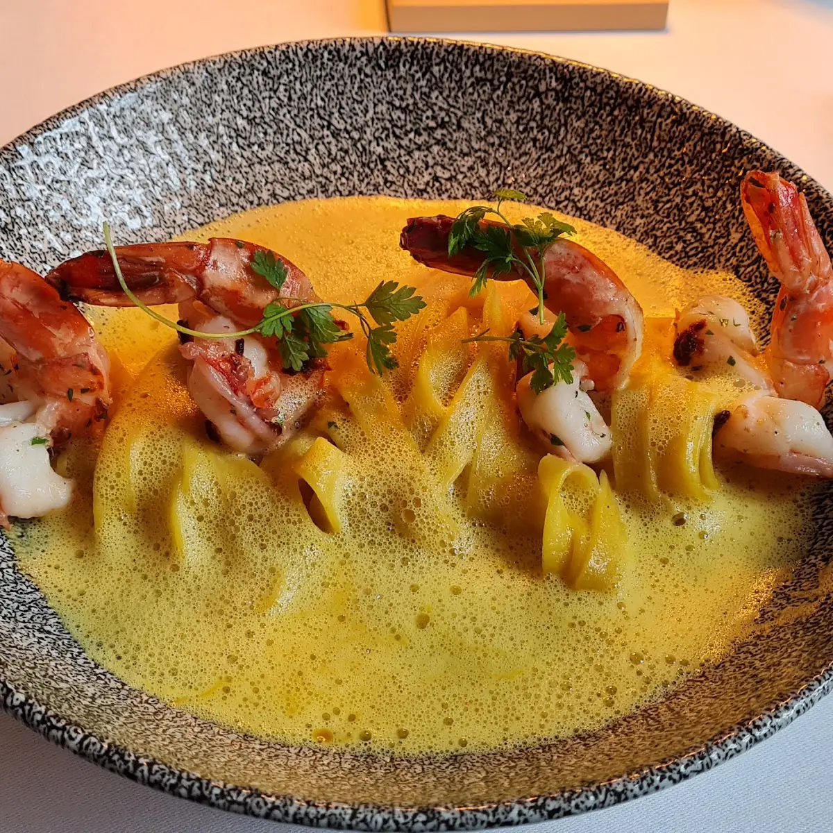 Tagliatelle Safran Scampi Alla Griglia