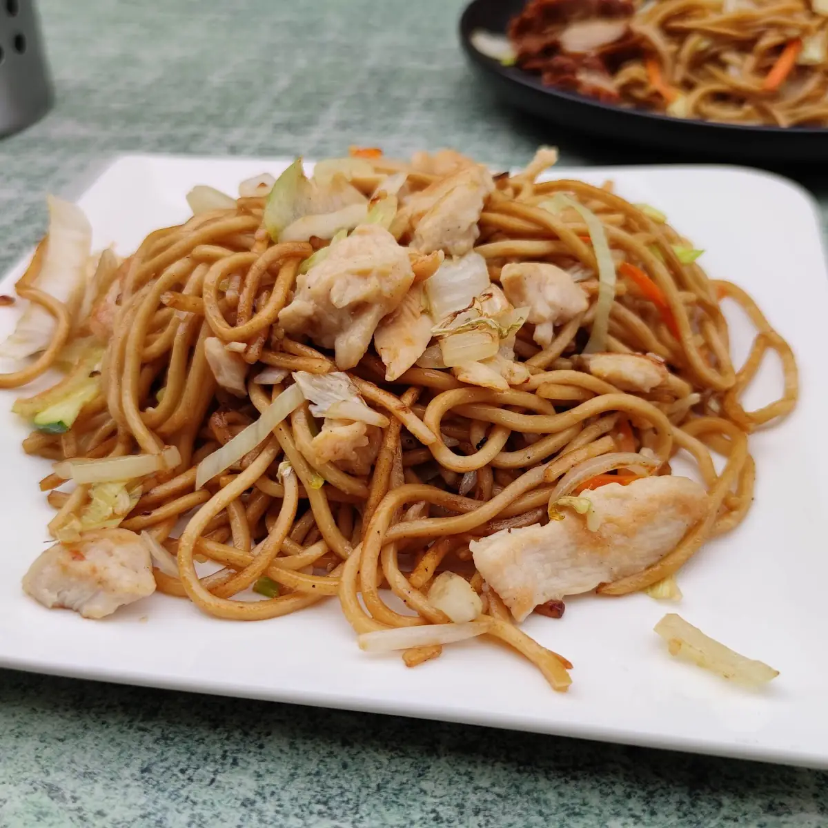 Gebratene Nudeln Mit Hühnchen
