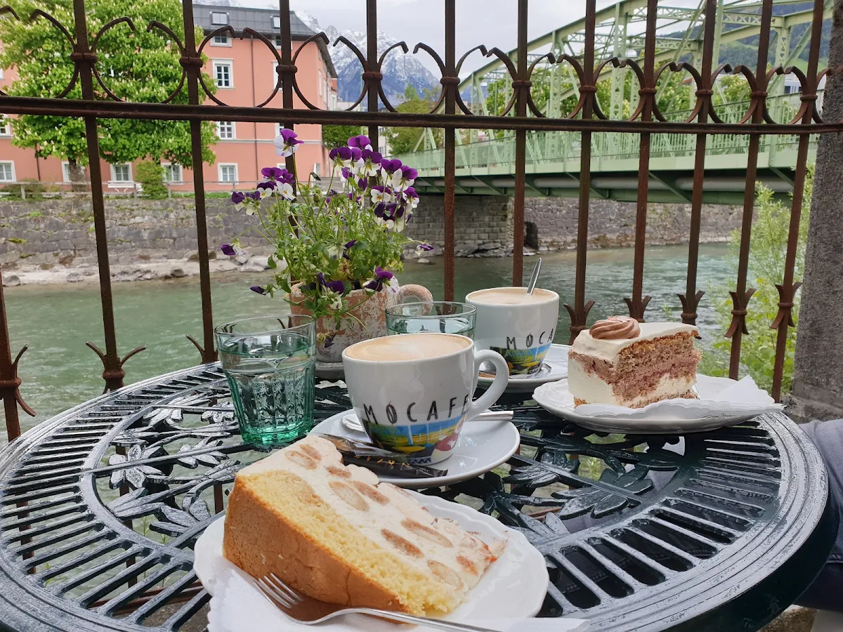 Eierlikörtorte Und Cappuccino