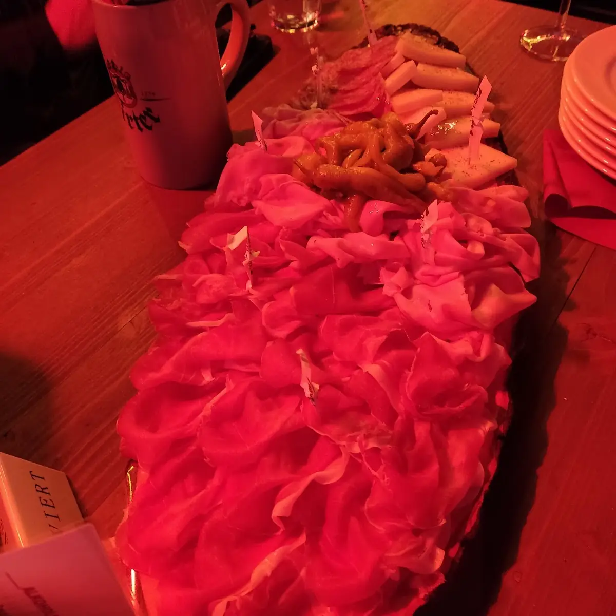 Piatto Stupendo Di Salumi Non So Perché Sia Venuta Rossa Ma Ottimo