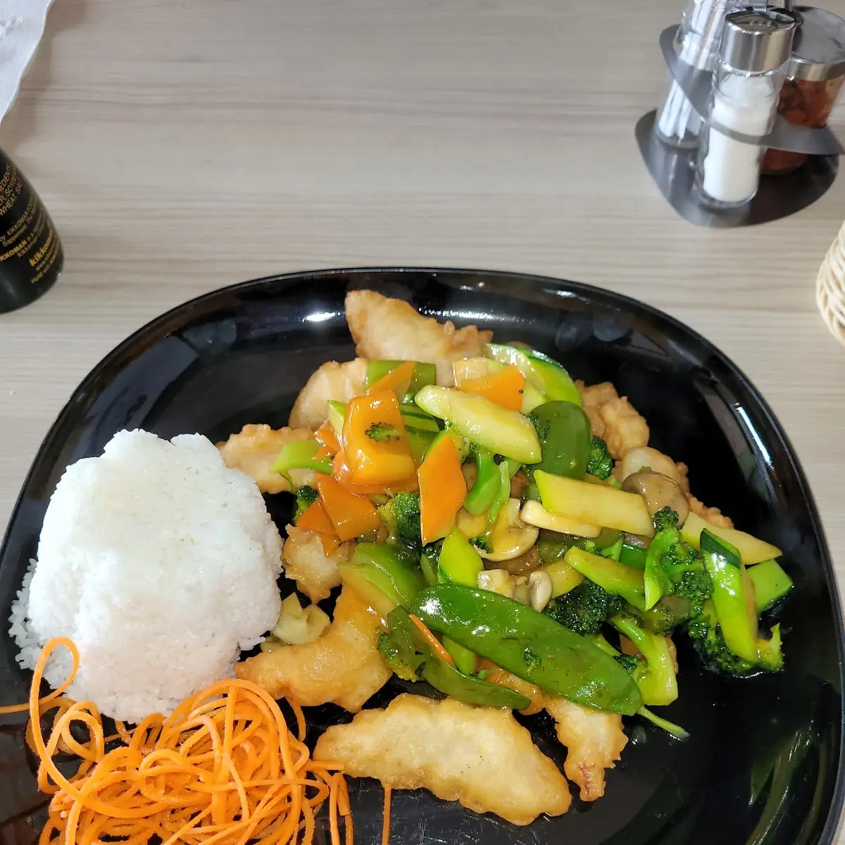 Knuspriger Fisch Mit Gemüse