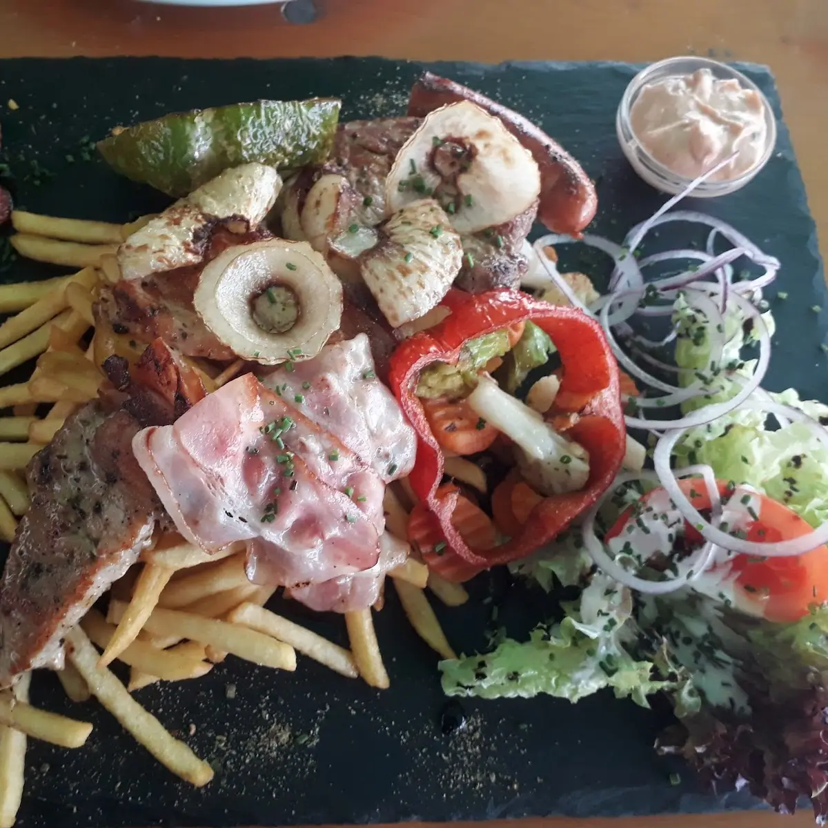 Grillteller Mit Pommes