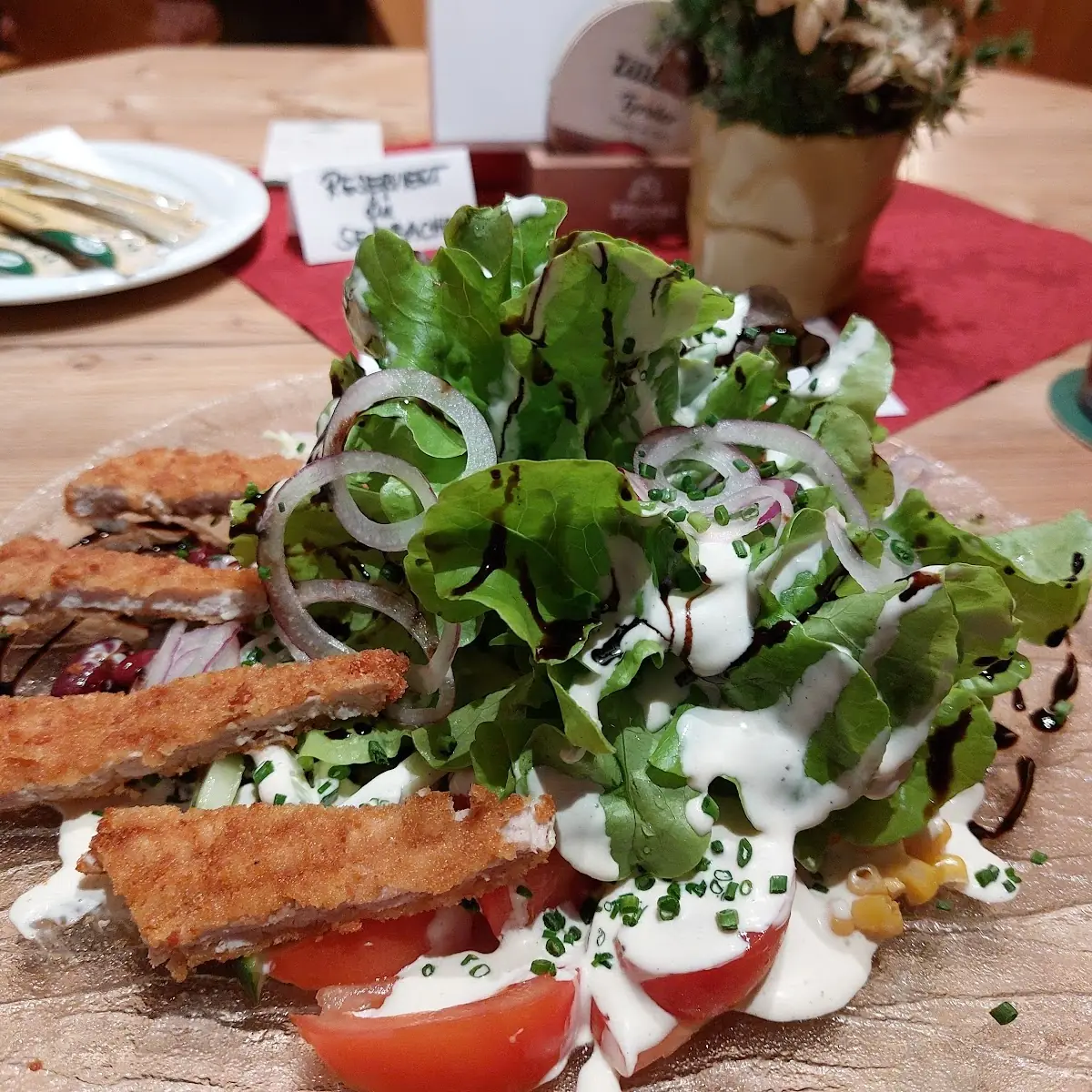 Salat Mit Schnitzelstreifen