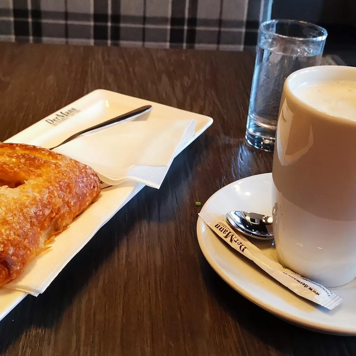 Kaffee Latte Macchiato Und Eine Apfeltasche