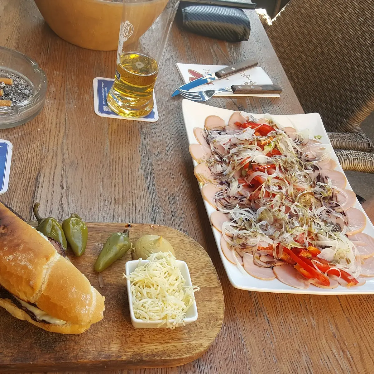 Links Kümmelbraten Weckerl Rechts Essigwurst
