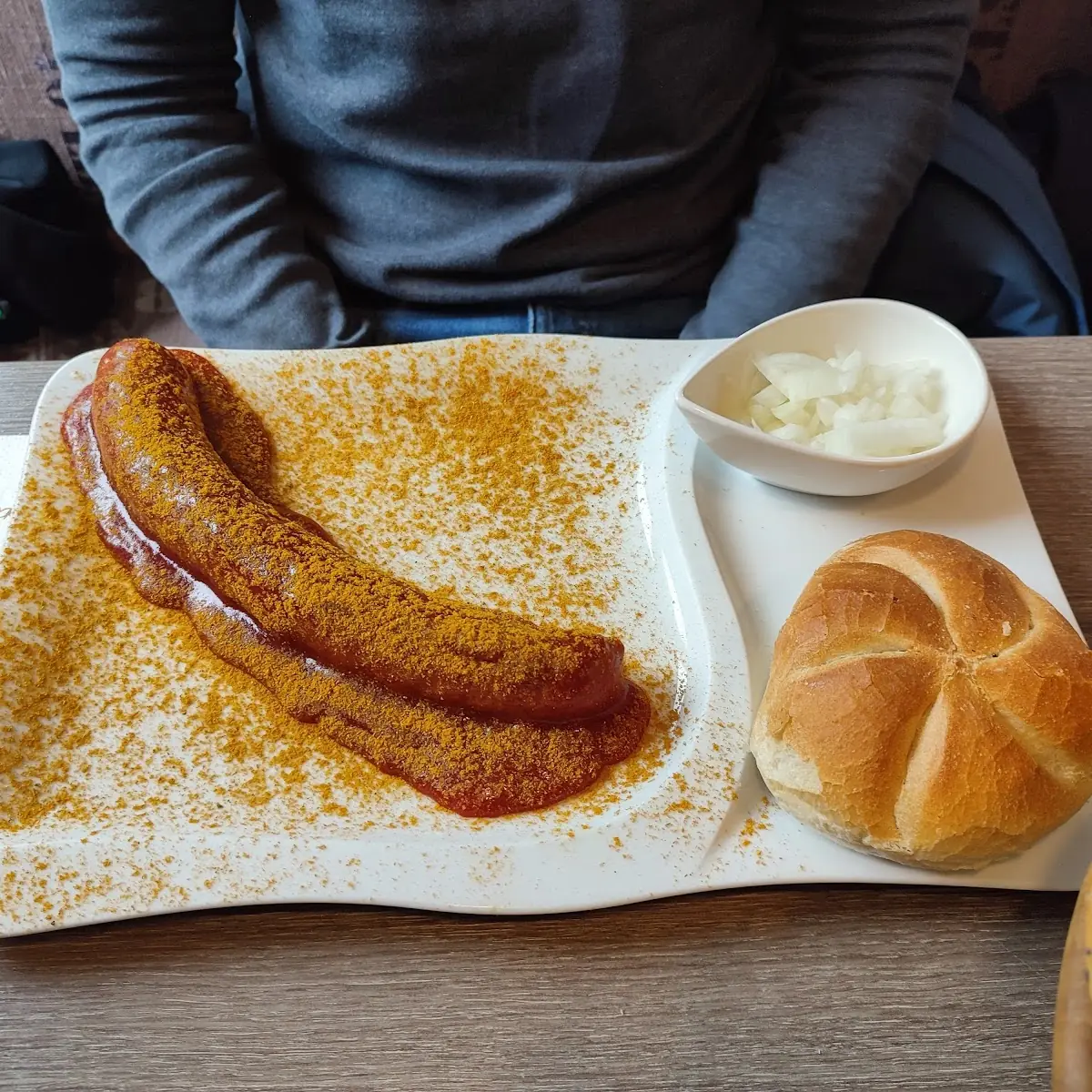 Uwe Spezial Käsekreiner Mit Currywurst-sauce