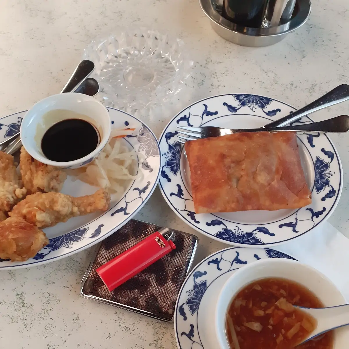 Pikant Suppe Frühling Rolle Und Gebacken Chiken
