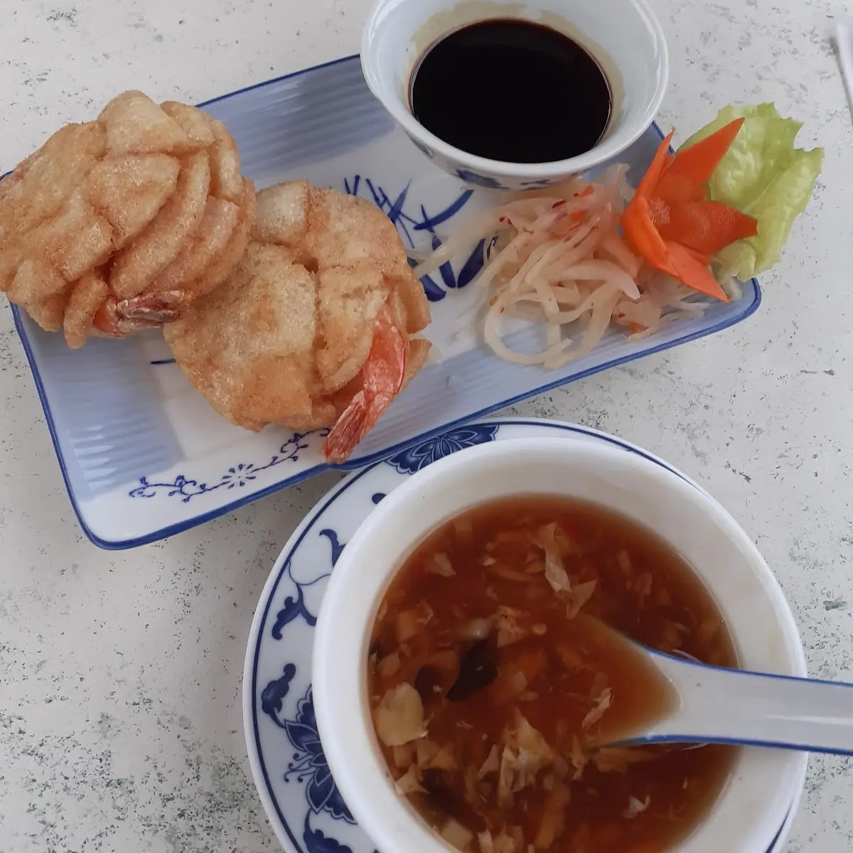Pikant Suppe Und Gebackene Garnelen