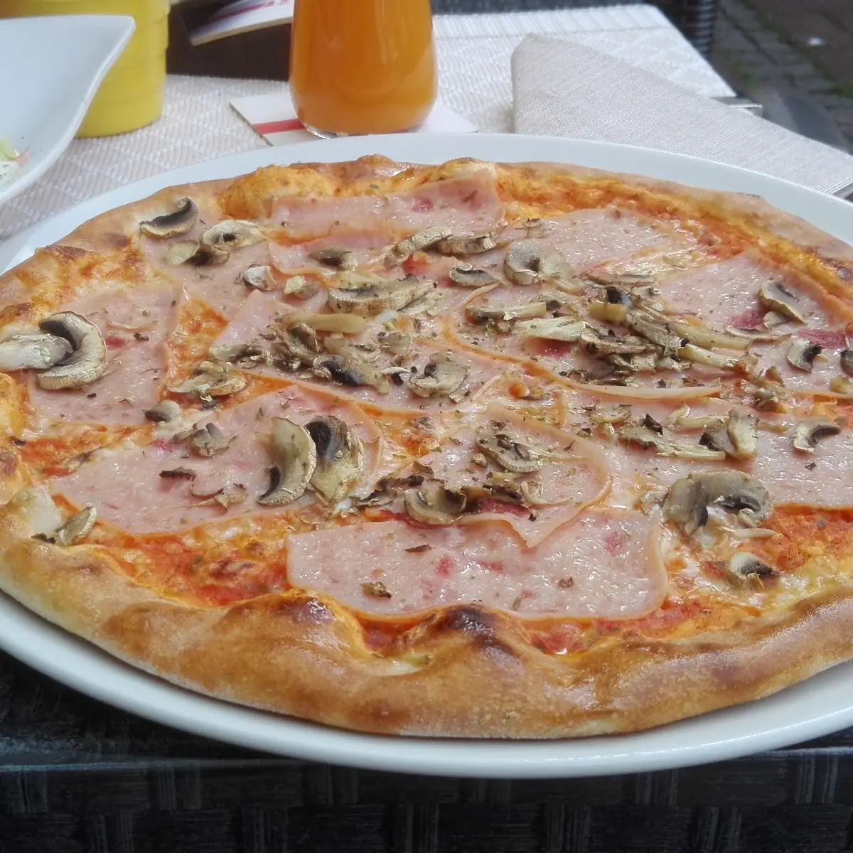 Pizza Mit Schinken Käse Und Champions