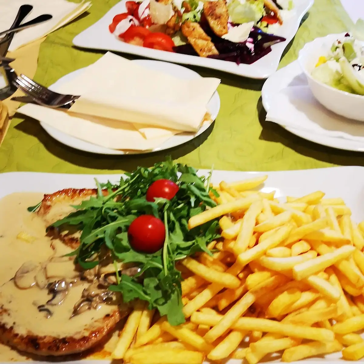 Jägerschnitzel Mit Pommes