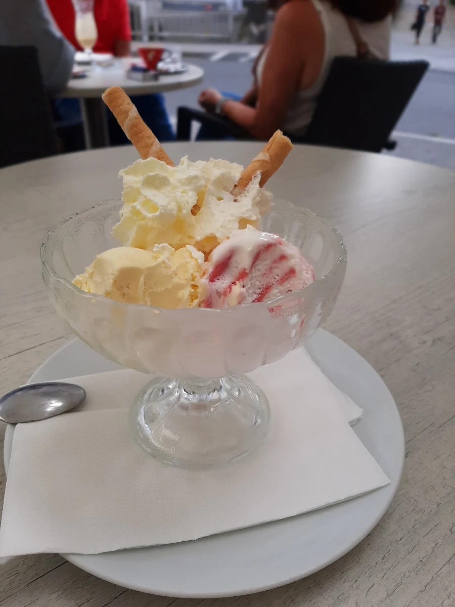 Ein Gemischtes Eis Mit Schlag