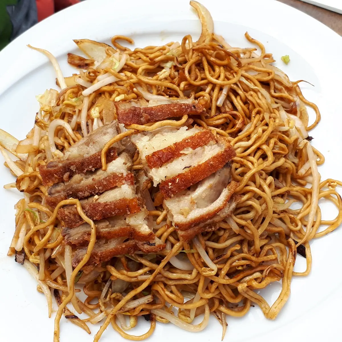 Ente Gebacken Mit Gemüse Und Nudeln