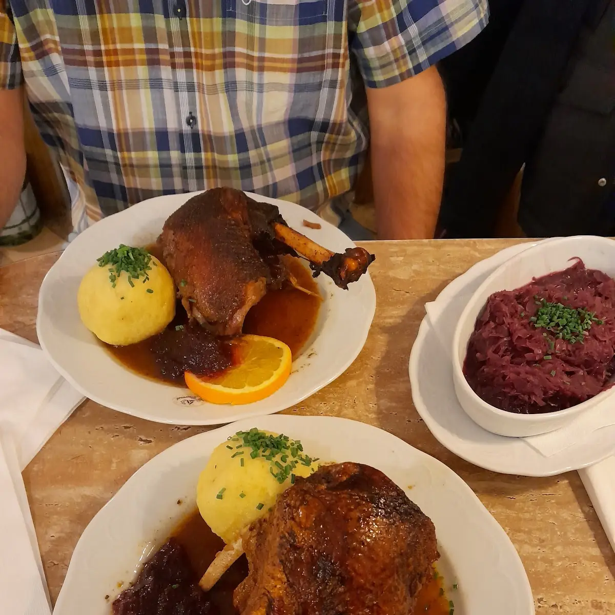 Gansl M Rotkraut U Kartoffelknödel