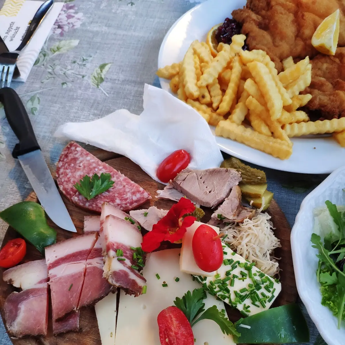 Antipasto Di Salumi E Formaggi