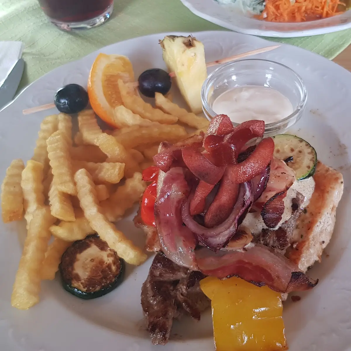 Grillteller Mit Pommes Frites