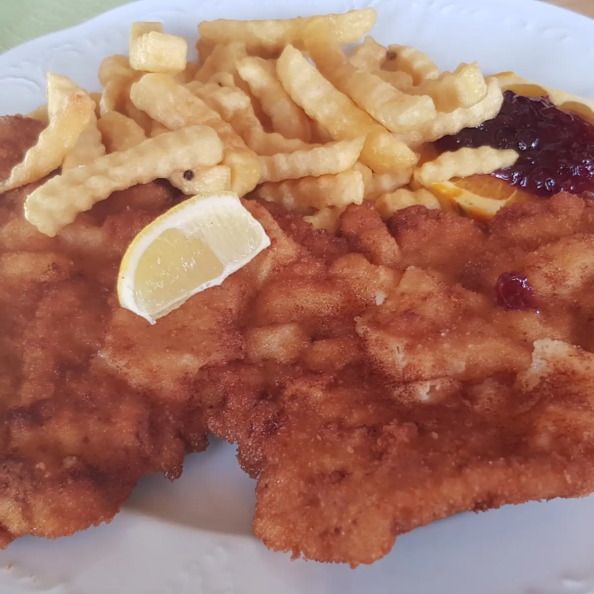 Wiener Schnitzel Mit Pommes Frites
