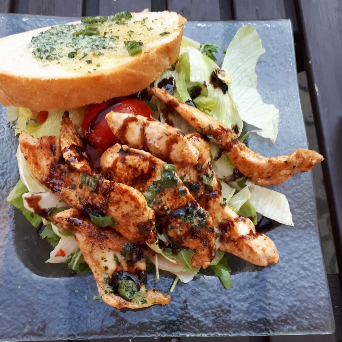 Salat Mit Gegrillten Hühnerstreifen