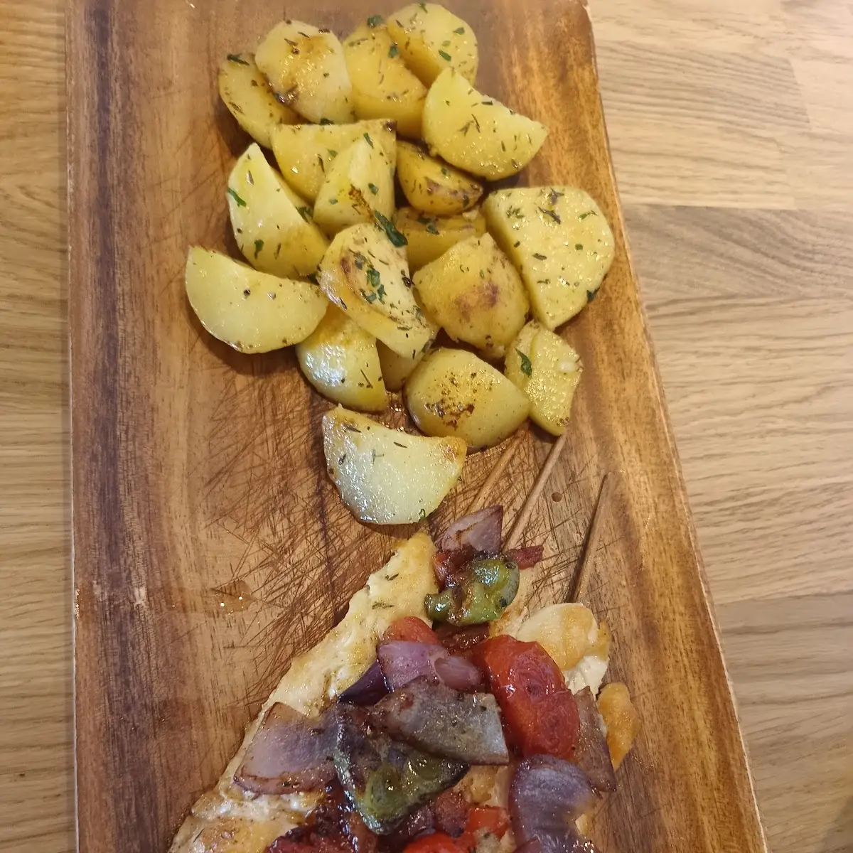 Hühnerspiesse Mit Bratkartoffeln