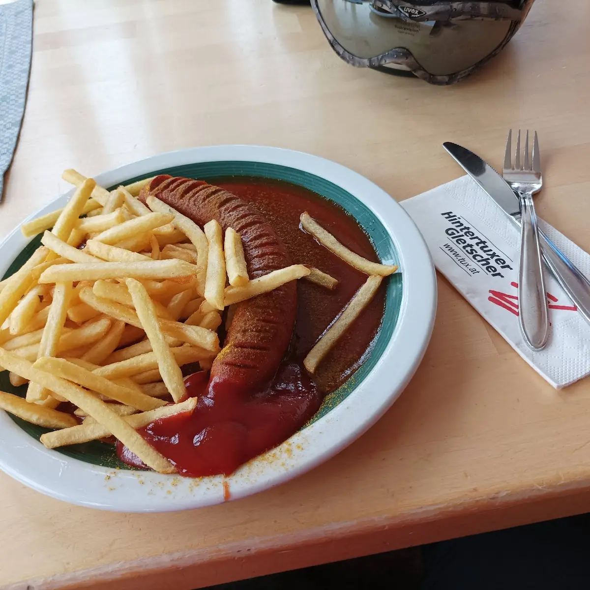Currywurst Mit Pommes