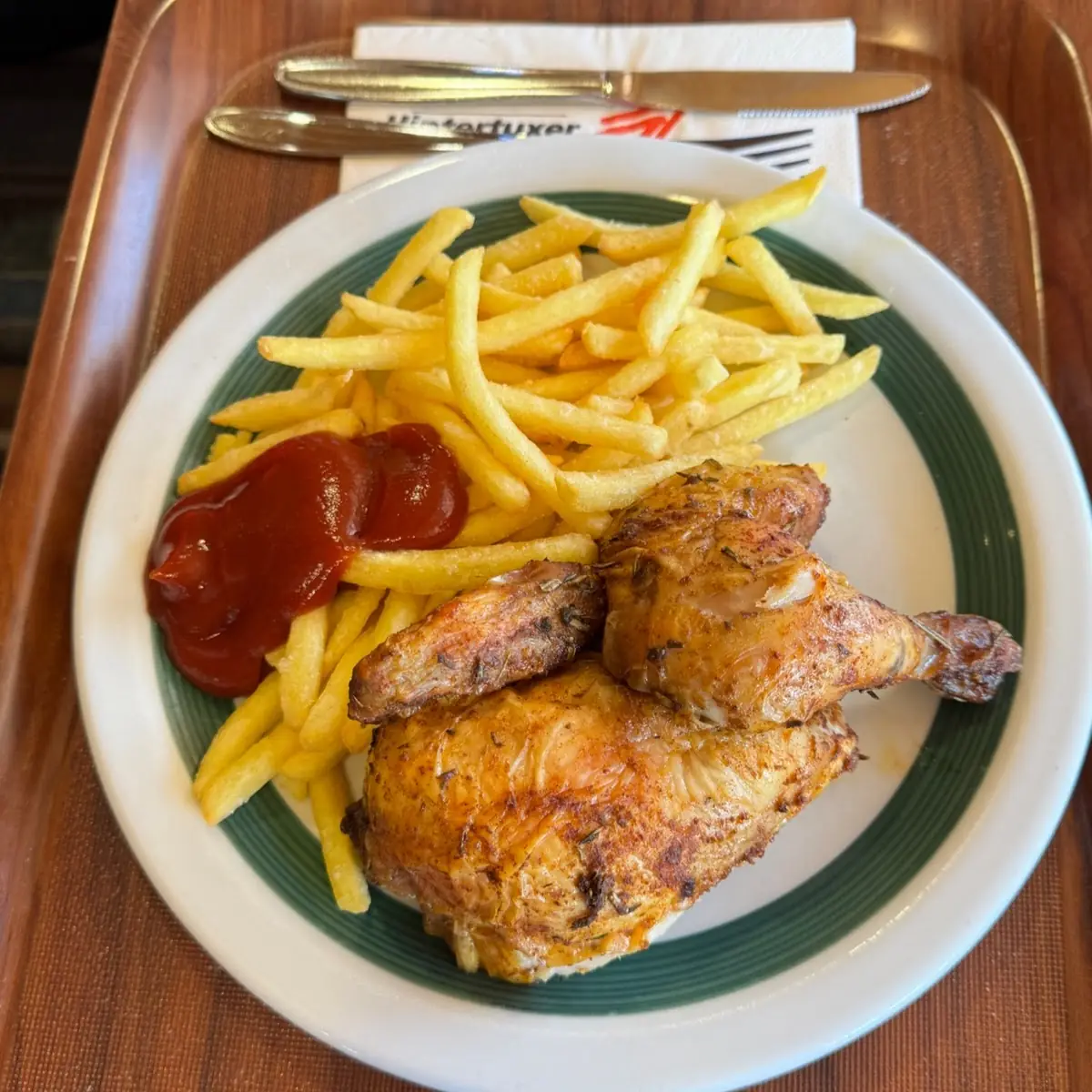Halbes Hähnchen Mit Pommes