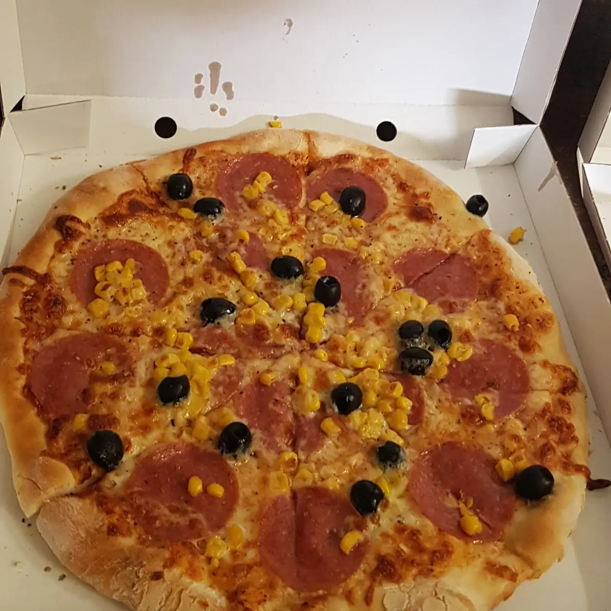 Salami Oliven Mais