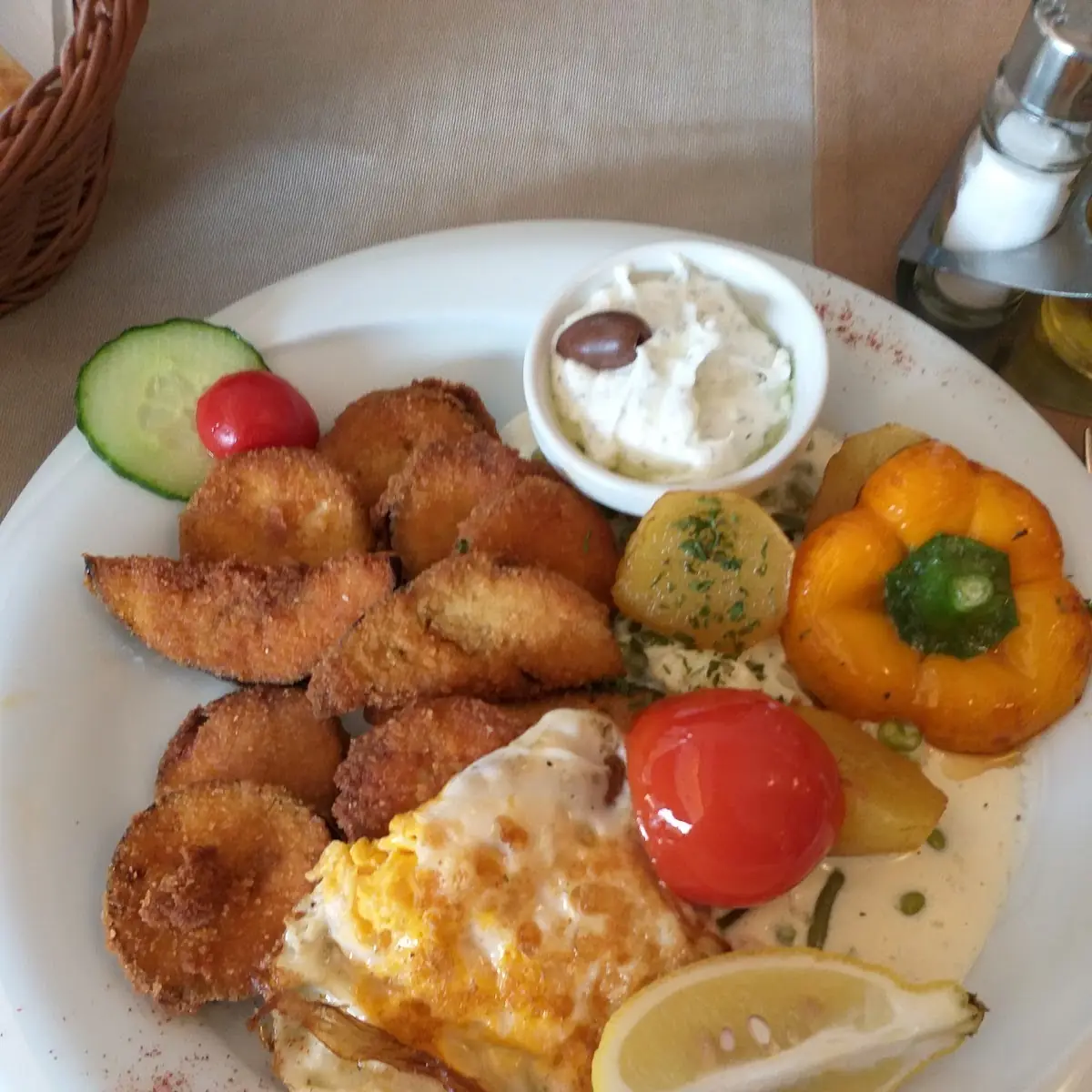 Gebackenes Gemüse Mit Gemischter Salat