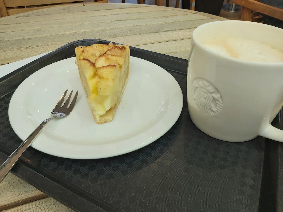 Latte Macchiato Und Cheesecake