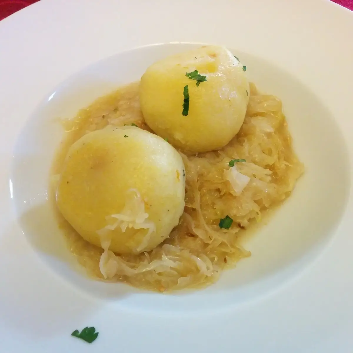 Schweinsbraten Mit Sauerkraut Und Knödel