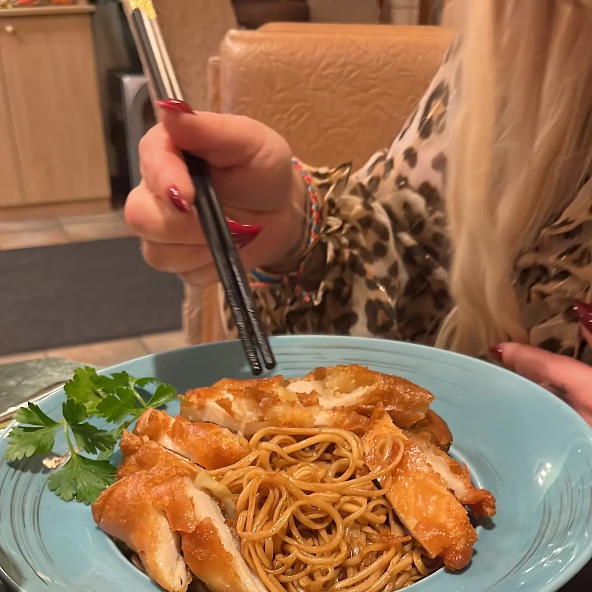 Knuspriges Hühnerfleisch Mit Nudeln