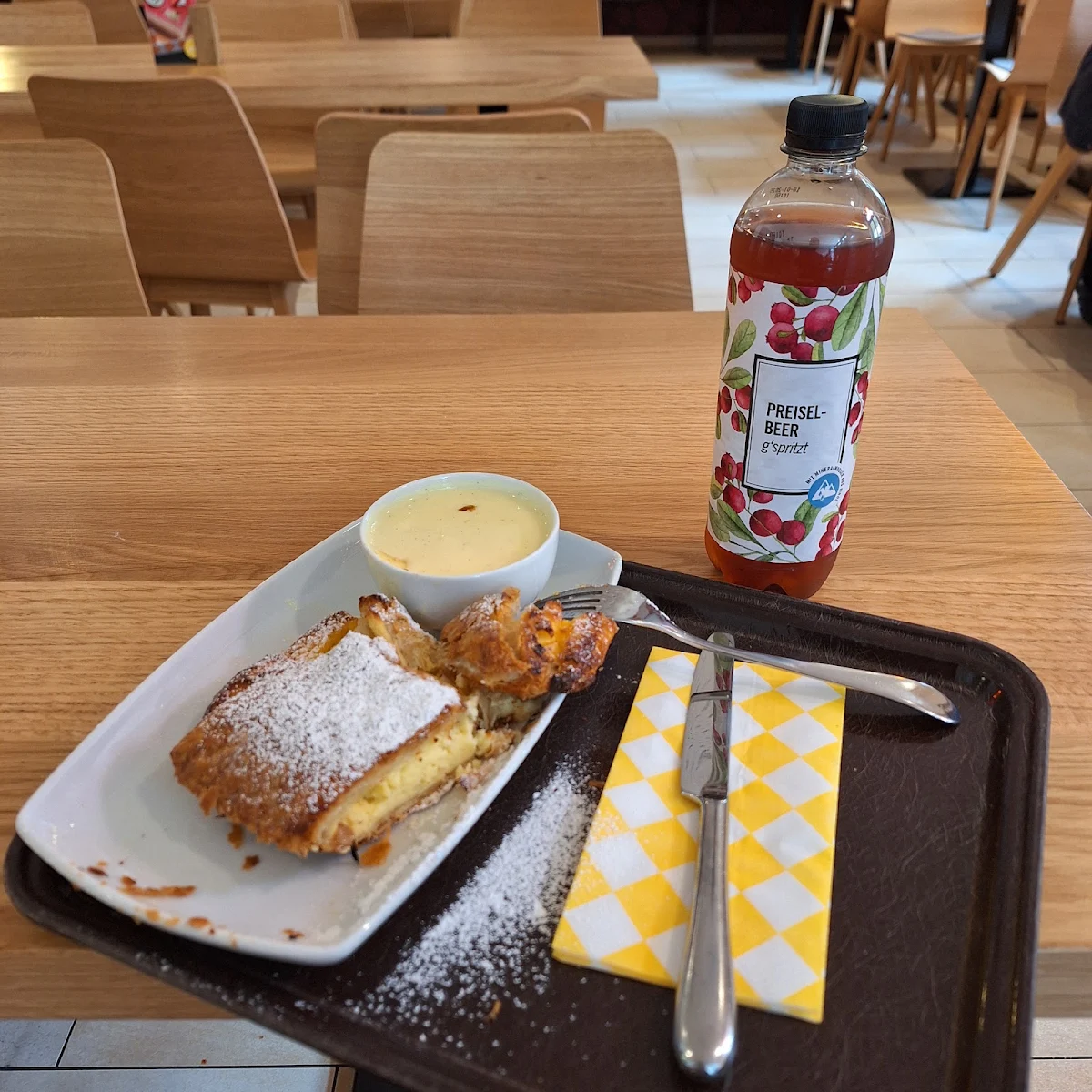 Topfenstrudel Mit Vanillesauce