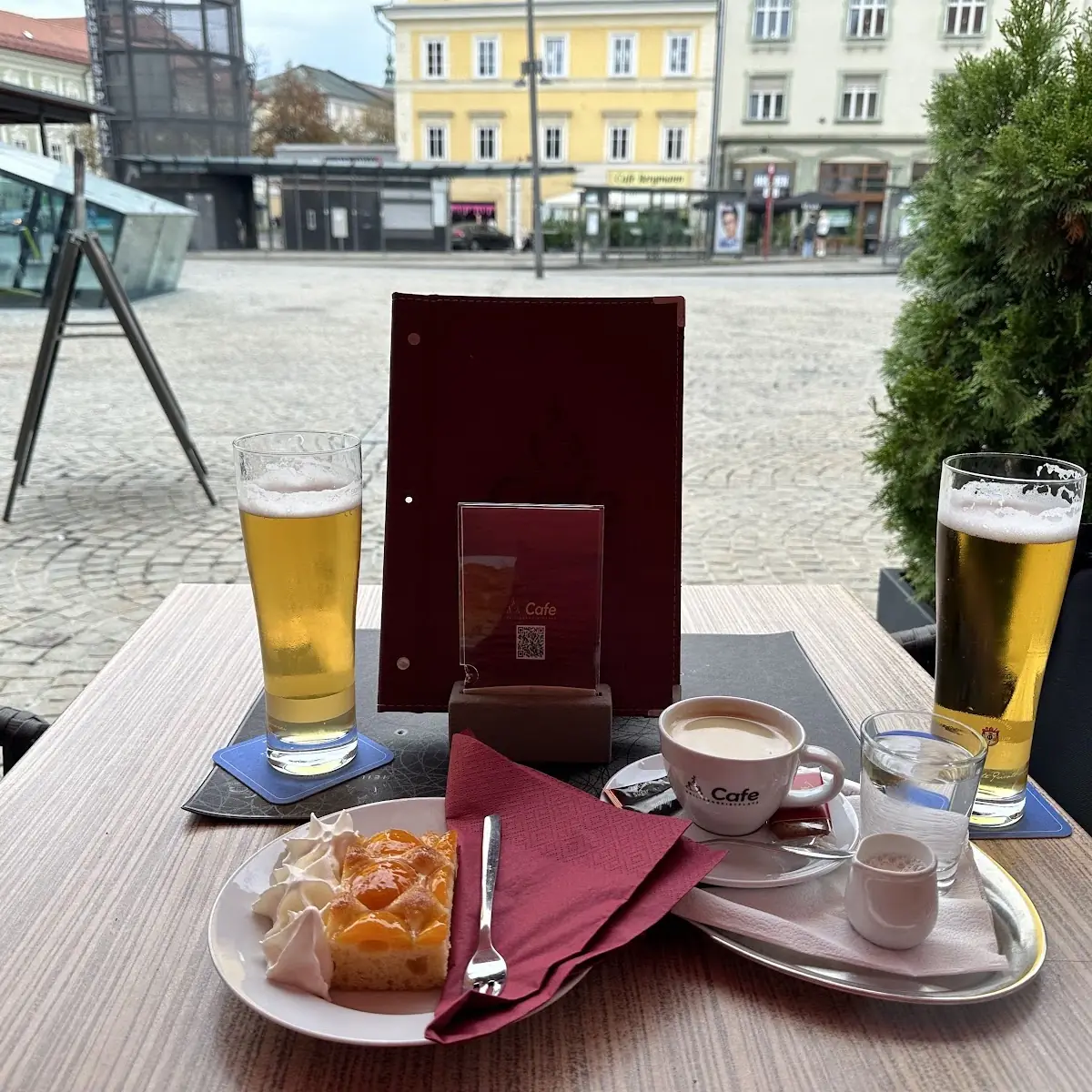 Bier Kaffee Mit Mirellenkuchen