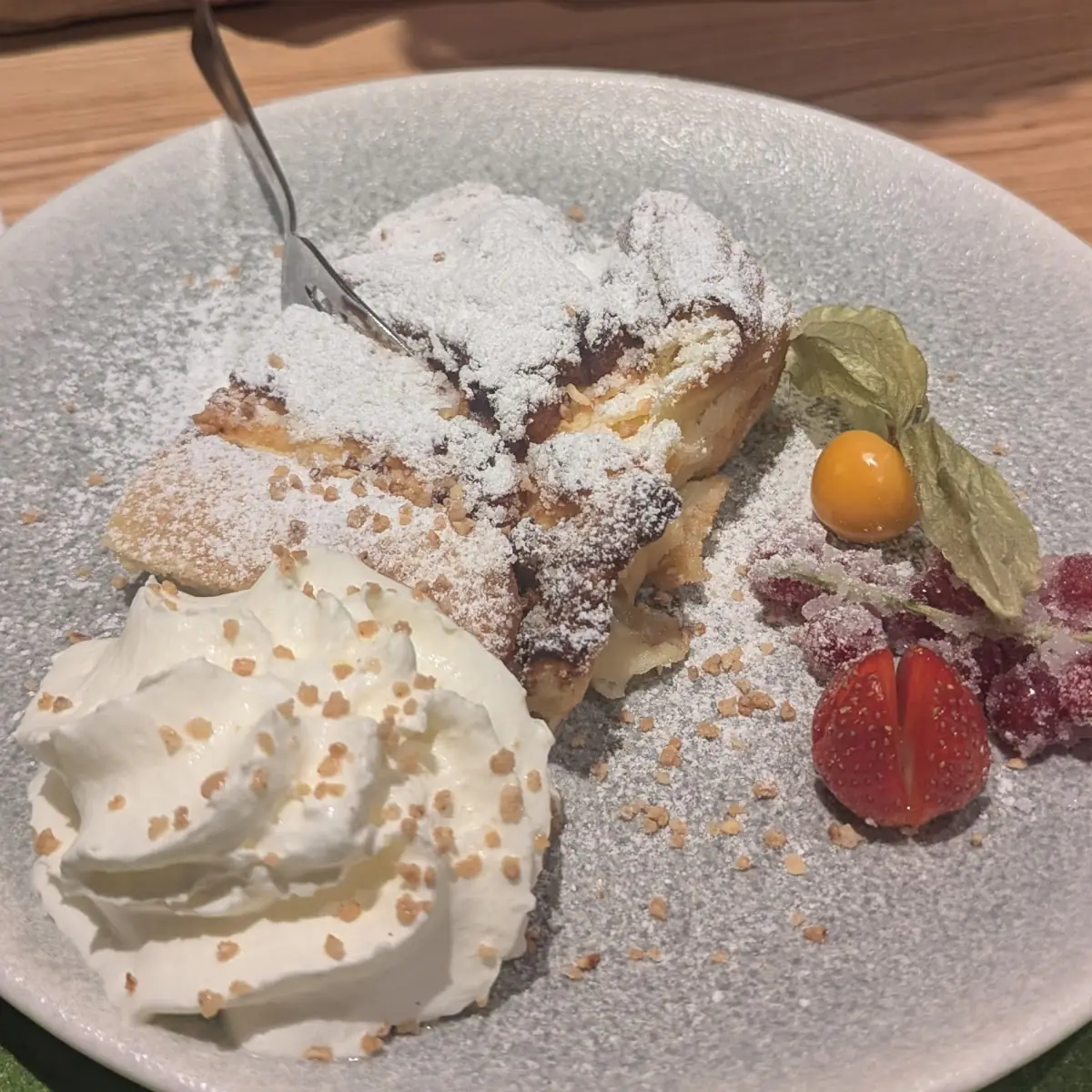 Apfelstrudel Mit Schlagobers