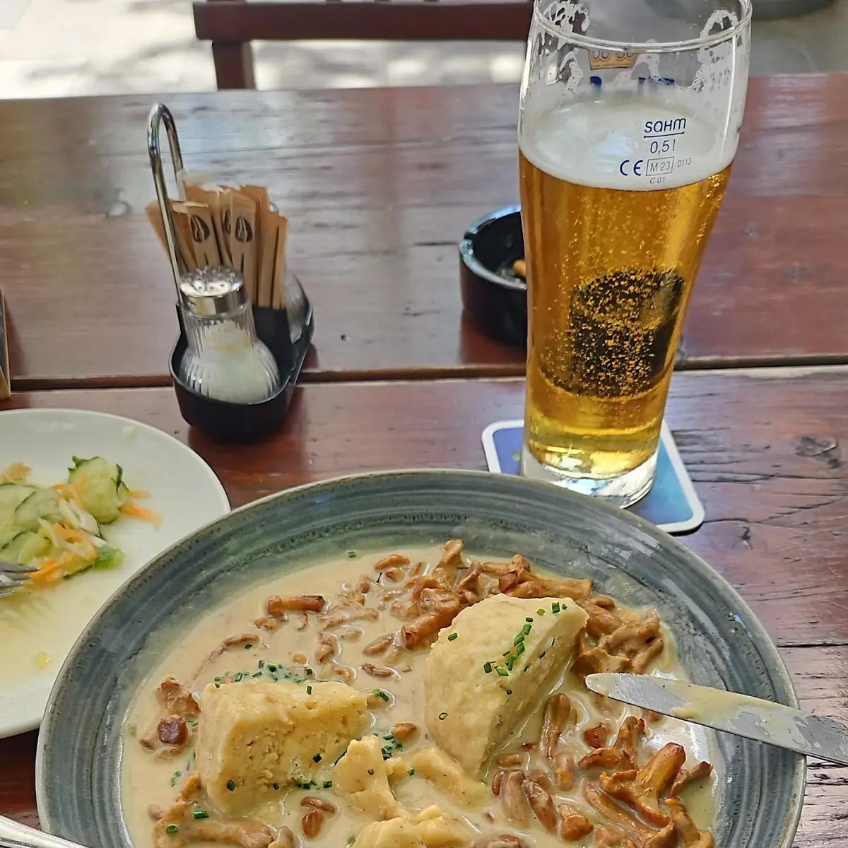 Eierschwammerl In Rahmsauce Mit Semmelknödel