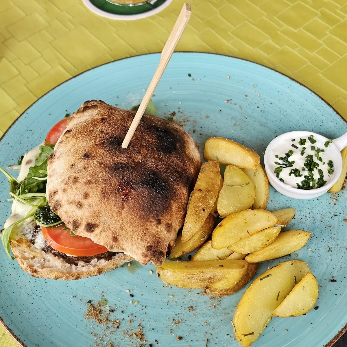 Pizza Burger Mit Rosmarin Kartoffeln