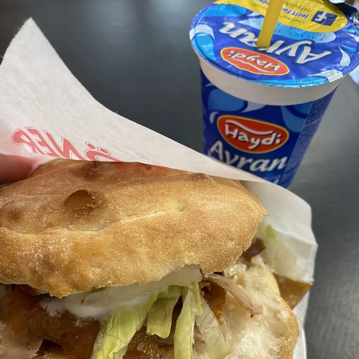 Döner Kebap Und Ayran