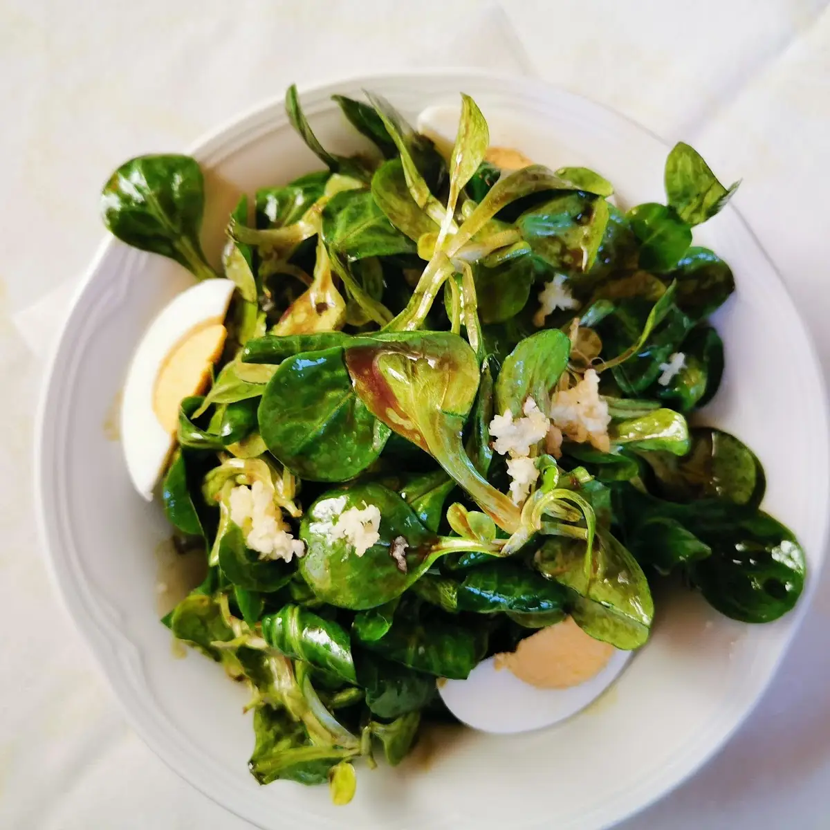 Vogerlsalat Mit Kernöl Und Knoblauch