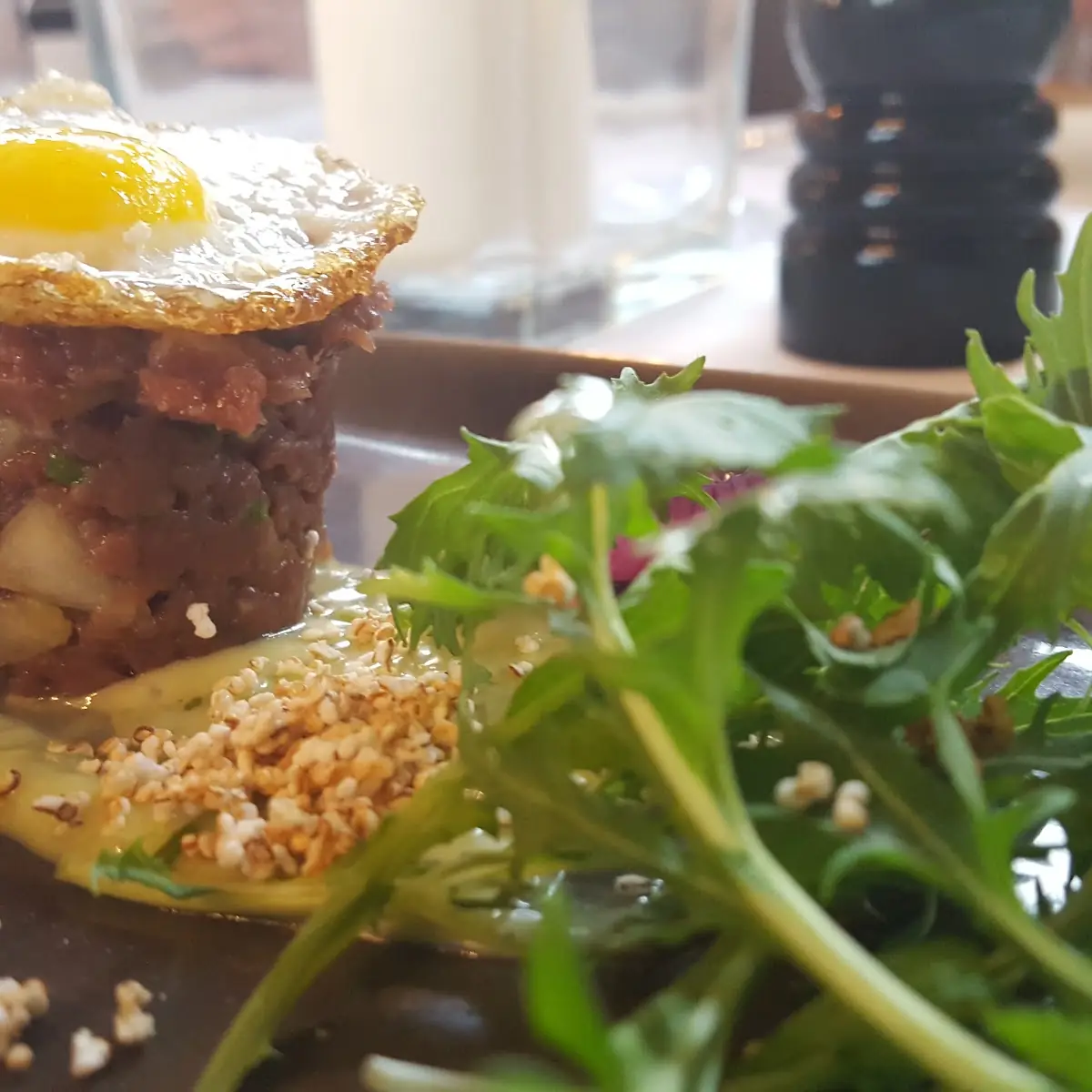 Beef Tartar Mit Wachtelei