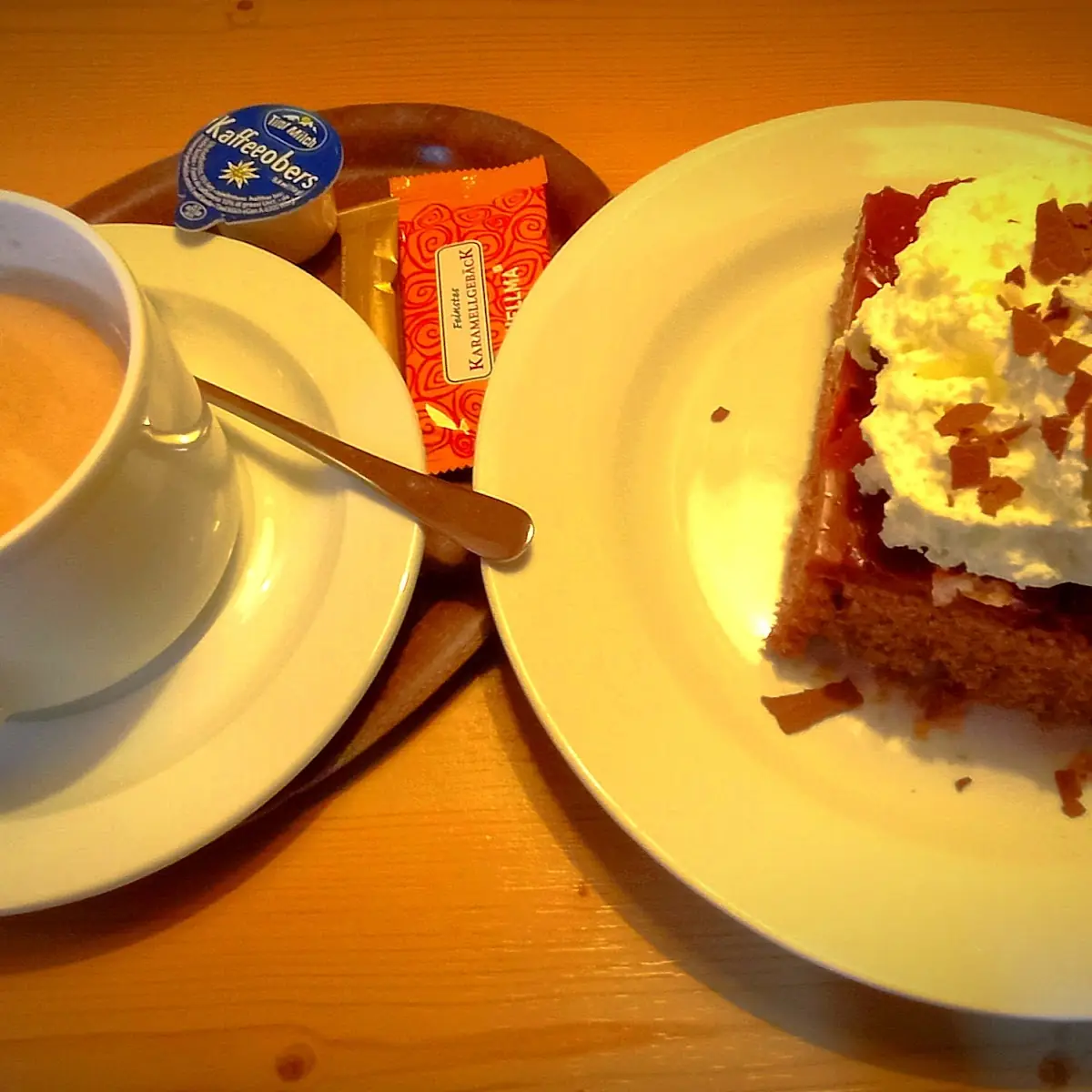 Kaffee Mit Einer Schwarzwälder Schnitte
