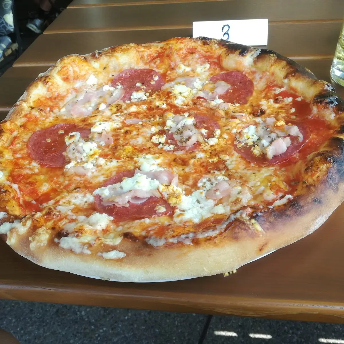 Pizza Mit Schafskäse Salami Speck